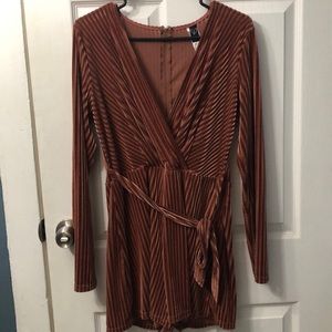 Dark pink long sleeve/velvet romper